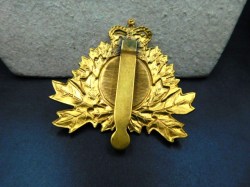 navy hat badge bk